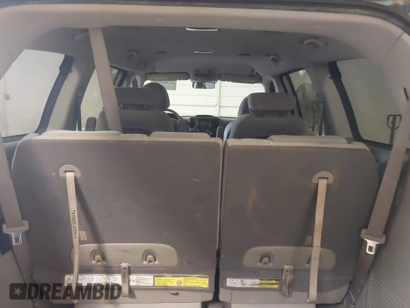 2009 Kia Sedona LX with VIN KNDMB233X96276905, listed as a IAAI auction lot 41394768 with 231,156 mi miles. Bid and sale history available at carsss.com. Image 8.