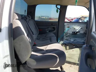 2004 GMC Sierra 2500HD SLE z VIN 1GTHK23U94F238875, wystawiony jako IAAI lot #42162219 z przebiegiem Nie podano mil oraz . Historia ofert i sprzedaży dostępna na DreamBid. Obrazek 8.