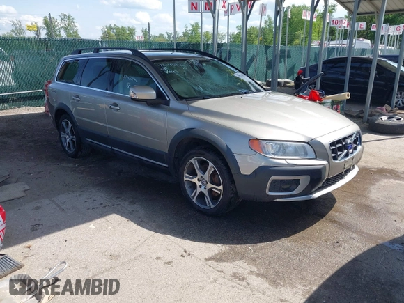 2012 Volvo XC70 T6 z VIN YV4902BZ1C1143307, wystawiony jako IAAI lot #42140146 z przebiegiem 173 106 mil mil oraz . Historia ofert i sprzedaży dostępna na DreamBid. Obrazek 1.
