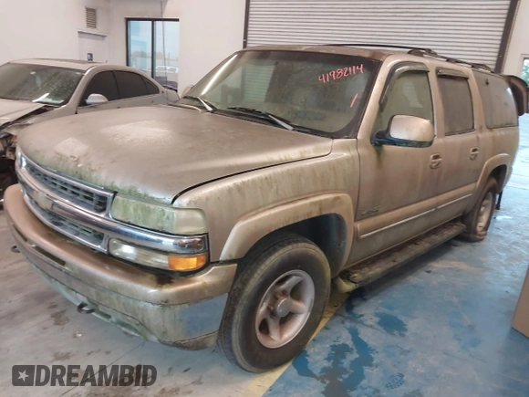 2000 Chevrolet Suburban LT with VIN 3GNFK16T0YG117085, listed as a IAAI auction lot 41982114 with 480,627 mi miles. Bid and sale history available at carsss.com. Image 2.