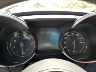 2022 Alfa Romeo Giulia Veloce с VIN ZARFAMBNXN7664866, выставлен на аукционе Copart как лот 55639185 с пробегом Не указан миль и Списание • Salvage title. История ставок и продаж доступна на DreamBid. Изображение 9.