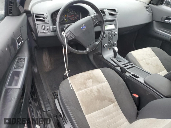 2012 Volvo C30 z VIN YV1672MK8C2277351, wystawiony jako Copart lot #82423314 z przebiegiem 217 198 mil mil oraz Szkoda całkowita • Salvage title. Historia ofert i sprzedaży dostępna na DreamBid. Obrazek 8.