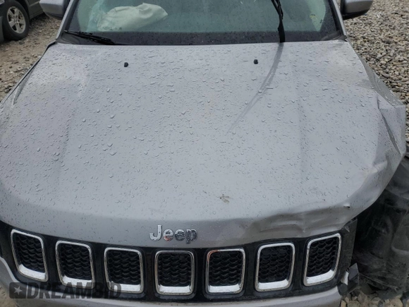 2020 Jeep Compass Latitude z VIN 3C4NJDBB6LT117095, wystawiony jako Copart lot #54346655 z przebiegiem 26 047 mil mil oraz Szkoda całkowita • Salvage title. Historia ofert i sprzedaży dostępna na DreamBid. Obrazek 12.