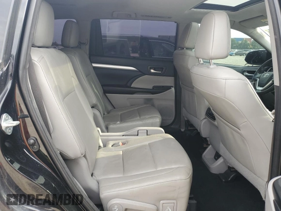 2018 Toyota Highlander SE with VIN 5TDJZRFH9JS556088, listed as a Copart auction lot 64148555 with 50,645 mi miles and Clean title. Bid and sale history available at DreamBid. Image 11.