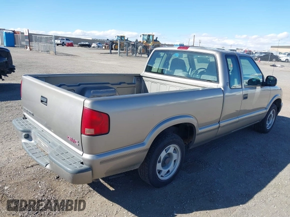 1998 GMC Sonoma SLS with VIN 1GTCS1947WK513245, listed as a IAAI auction lot 41523714 with 158,697 mi miles. Bid and sale history available at carsss.com. Image 4.