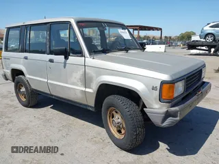 1990 Isuzu Trooper z VIN JACCH58R4L8907425, wystawiony jako IAAI lot #42504278 z przebiegiem 196 138 mil mil oraz . Historia ofert i sprzedaży dostępna na DreamBid. Obrazek 1.