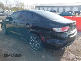 2016 Chrysler 200 S z VIN 1C3CCCBB7GN125955, wystawiony jako IAAI lot #42028420 z przebiegiem 106 301 mil mil oraz . Historia ofert i sprzedaży dostępna na DreamBid. Obrazek 3.
