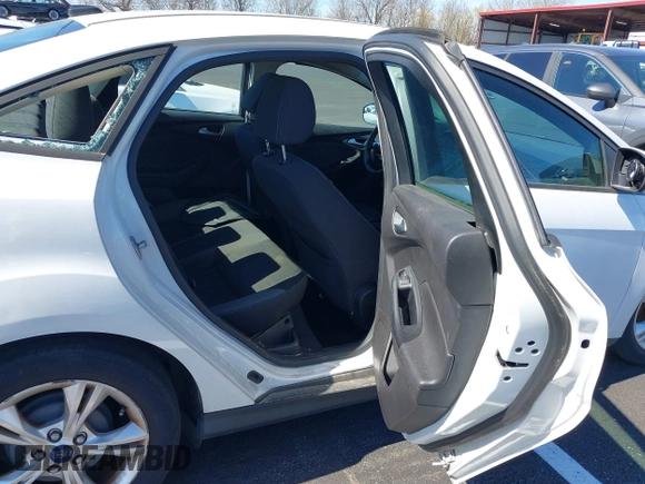 2013 Ford Focus SE with VIN 1FADP3F22DL265312, listed as a IAAI auction lot 41872863 with 217,052 mi miles. Bid and sale history available at carsss.com. Image 8.