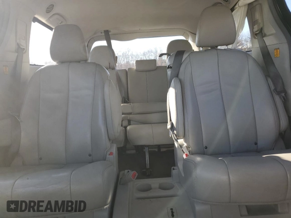2013 Toyota Sienna XLE AAS z VIN 5TDYK3DC1DS389687, wystawiony jako Copart lot #44355905 z przebiegiem 188 780 mil mil oraz Szkoda całkowita • Salvage title. Historia ofert i sprzedaży dostępna na DreamBid. Obrazek 10.