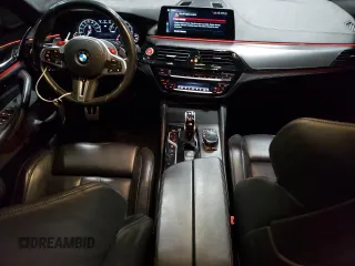 2018 BMW M5 z VIN WBSJF0C51JB282271, wystawiony jako Copart lot #60647265 z przebiegiem 63 765 mil mil oraz Szkoda całkowita • Salvage title. Historia ofert i sprzedaży dostępna na DreamBid. Obrazek 8.