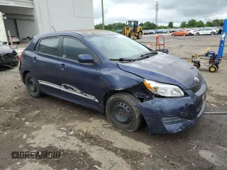 2010 Toyota Matrix z VIN 2T1KU4EE6AC274268, wystawiony jako Copart lot #57140175 z przebiegiem 172 626 mil mil oraz Tytuł czysty. Historia ofert i sprzedaży dostępna na DreamBid. Obrazek 4.