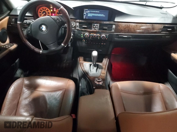 2011 BMW 3 Series 328i xDrive z VIN WBAPK5C53BA994635, wystawiony jako Copart lot #50235645 z przebiegiem 107 780 mil mil oraz Nie do naprawy • Non repairable. Historia ofert i sprzedaży dostępna na DreamBid. Obrazek 8.
