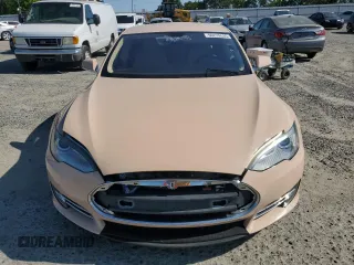 2013 Tesla Model S z VIN 5YJSA1CN6DFP03404, wystawiony jako Copart lot #60239535 z przebiegiem 103 800 mil mil oraz Czysty tytuł • Clean title. Historia ofert i sprzedaży dostępna na DreamBid. Obrazek 6.