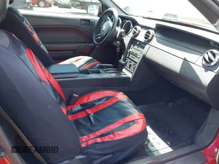 2007 Ford Mustang Deluxe z VIN 1ZVFT84N475282577, wystawiony jako IAAI lot #42239652 z przebiegiem 141 048 mil mil oraz . Historia ofert i sprzedaży dostępna na DreamBid. Obrazek 5.