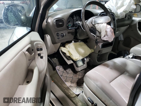 2005 Chrysler Town & Country Touring with VIN 2C4GP54L75R429838, listed as a Copart auction lot 45456964 with 157,996 mi miles and Salvage Title. Bid and sale history available at DreamBid. Image 8.