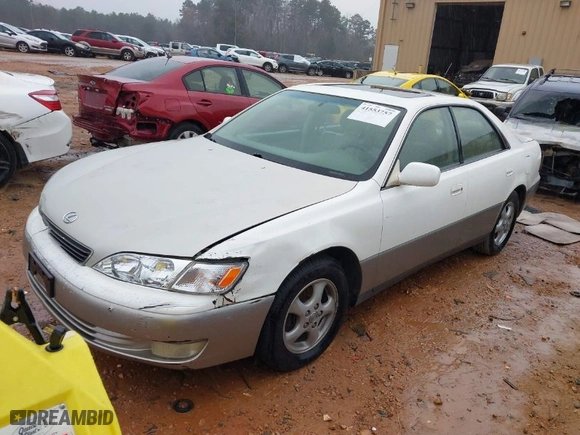 1998 Lexus ES 300 Luxury Sport Sdn with VIN JT8BF28G8W5032290, listed as a IAAI auction lot 41553757 with NaN miles. Bid and sale history available at carsss.com. Image 2.
