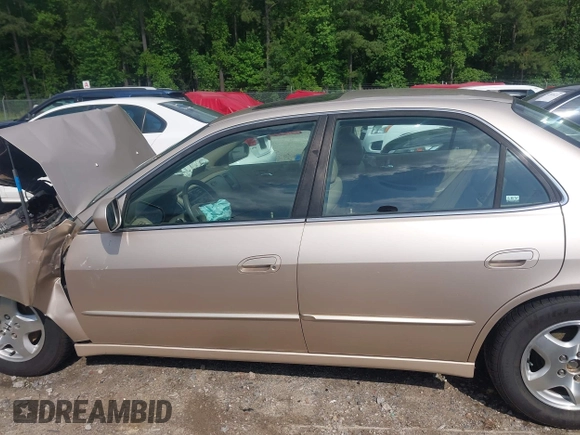 2000 Honda Accord EX z VIN 1HGCG1653YA030361, wystawiony jako IAAI lot #42268744 z przebiegiem 53 809 mil mil oraz . Historia ofert i sprzedaży dostępna na DreamBid. Obrazek 14.