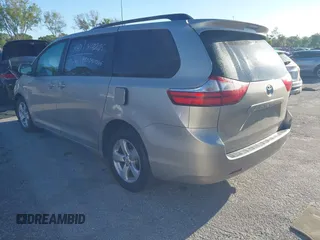 2017 Toyota Sienna LE Auto Access Seat with VIN 5TDKZ3DC5HS786195, listed as a IAAI auction lot 41829226 with 138,047 mi miles. Bid and sale history available at carsss.com. Image 3.