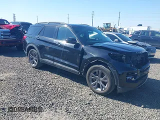 2022 Ford Explorer XLT z VIN 1FMSK8DH1NGA61725, wystawiony jako IAAI lot #41963544 z przebiegiem 12 213 mil mil oraz . Historia ofert i sprzedaży dostępna na DreamBid. Obrazek 1.