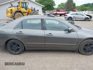 2006 Honda Accord EX z VIN 1HGCM55736A109626, wystawiony jako IAAI lot #42345475 z przebiegiem 180 364 mil mil oraz . Historia ofert i sprzedaży dostępna na DreamBid. Obrazek 14.