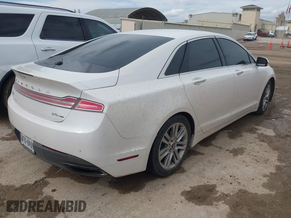 2015 Lincoln MKZ with VIN 3LN6L2G97FR616137, listed as a IAAI auction lot 41920939 with 180,004 mi miles. Bid and sale history available at carsss.com. Image 4.