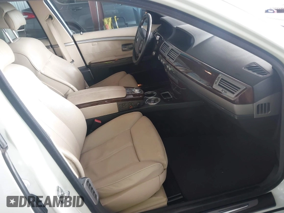 2006 BMW 7 Series 750Li с VIN WBAHN83566DT30332, выставлен на аукционе IAAI как лот 42705997 с пробегом 130 174 миль миль и . История ставок и продаж доступна на DreamBid. Изображение 5.