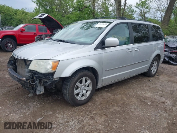 2010 Chrysler Town & Country Touring z VIN 2A4RR5D16AR305744, wystawiony jako IAAI lot #42159653 z przebiegiem 189 993 mil mil oraz . Historia ofert i sprzedaży dostępna na DreamBid. Obrazek 18.