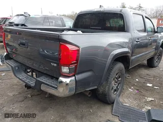 2020 Toyota Tacoma 4WD SR5 with VIN 5TFCZ5AN2LX231424, listed as a IAAI auction lot 41537128 with 37,236 mi miles. Bid and sale history available at carsss.com. Image 4.