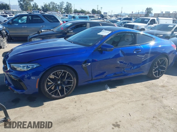2020 BMW M8 z VIN WBSAE0C06LCD53214, wystawiony jako IAAI lot #38301455 z przebiegiem 20 410 mil mil oraz . Historia ofert i sprzedaży dostępna na DreamBid. Obrazek 17.
