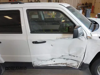 2016 Jeep Patriot Sport z VIN 1C4NJPBA2GD529003, wystawiony jako IAAI lot #42127852 z przebiegiem 53 153 mil mil oraz . Historia ofert i sprzedaży dostępna na DreamBid. Obrazek 6.