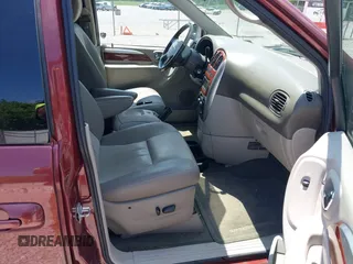 2007 Chrysler Town & Country Touring with VIN 2A4GP54L57R185569, listed as a IAAI auction lot 42152729 with 157,822 mi miles and . Bid and sale history available at DreamBid. Image 5.