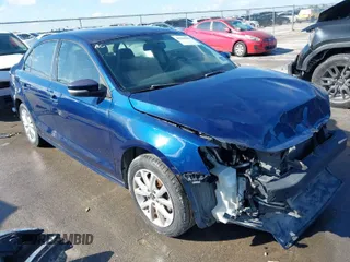 2011 Volkswagen Jetta Sedan SE w/Convenience & Sunroof with VIN 3VWDX7AJ5BM052847, listed as a IAAI auction lot 41161999 with 134,399 mi miles. Bid and sale history available at carsss.com. Image 1.