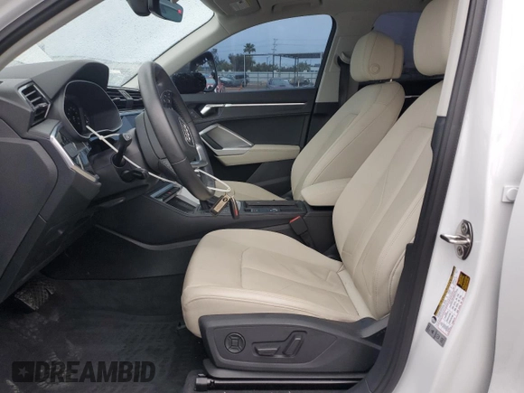 2020 Audi Q3 S line Premium Plus с VIN WA1EECF38L1103850, выставлен на аукционе Copart как лот 50740425 с пробегом 39 327 миль миль и Списание • Salvage title. История ставок и продаж доступна на DreamBid. Изображение 7.