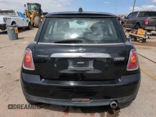 2010 MINI Hardtop z VIN WMWMF3C5XATZ25746, wystawiony jako Copart lot #51662415 z przebiegiem 139 411 mil mil oraz Szkoda całkowita • Salvage title. Historia ofert i sprzedaży dostępna na DreamBid. Obrazek 6.