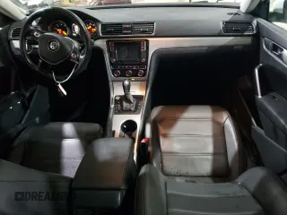 2019 Volkswagen Passat Wolfsburg Edition z VIN 1VWLA7A36KC000255, wystawiony jako Copart lot #45758675 z przebiegiem 74 266 mil mil oraz Szkoda całkowita • Salvage title. Historia ofert i sprzedaży dostępna na DreamBid. Obrazek 8.