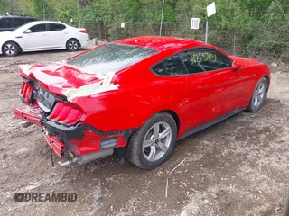 2020 Ford Mustang EcoBoost z VIN 1FA6P8TH2L5122958, wystawiony jako IAAI lot #42151031 z przebiegiem 47 793 mil mil oraz . Historia ofert i sprzedaży dostępna na DreamBid. Obrazek 4.