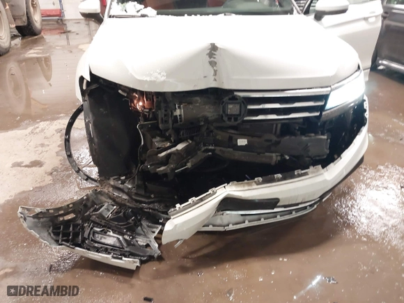 2020 Volkswagen Tiguan SEL Premium R-Line with VIN 3VV4B7AX5LM145862, listed as a IAAI auction lot 41414108 with 37,503 mi miles. Bid and sale history available at carsss.com. Image 6.