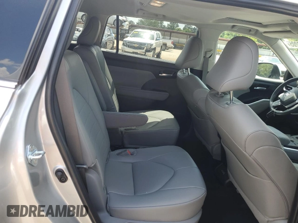 2024 Toyota Highlander LE with VIN 5TDKDRAH5RS050859, listed as a Copart auction lot 61609205 with 15,284 mi miles and Salvage title. Bid and sale history available at DreamBid. Image 11.