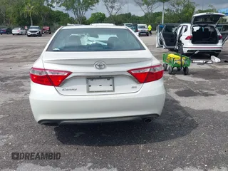 2015 Toyota Camry XLE with VIN 4T1BF1FK6FU081797, listed as a IAAI auction lot 41994718 with 68,899 mi miles. Bid and sale history available at carsss.com. Image 16.
