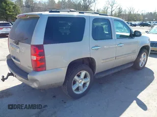 2008 Chevrolet Tahoe LTZ z VIN 1GNFK13068J226644, wystawiony jako IAAI lot #41803779 z przebiegiem 246 061 mil mil oraz . Historia ofert i sprzedaży dostępna na DreamBid. Obrazek 4.