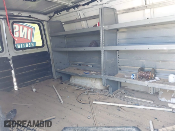 2017 GMC Savana Cargo z VIN 1GTW7AFF8H1906054, wystawiony jako IAAI lot #42131056 z przebiegiem 150 000 mil mil oraz . Historia ofert i sprzedaży dostępna na DreamBid. Obrazek 8.