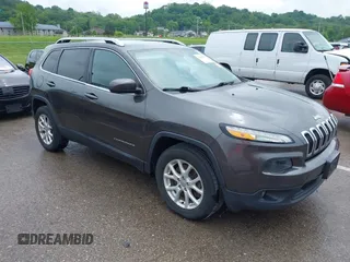 2014 Jeep Cherokee Latitude z VIN 1C4PJMCS5EW178149, wystawiony jako IAAI lot #42219945 z przebiegiem 182 747 mil mil oraz . Historia ofert i sprzedaży dostępna na DreamBid. Obrazek 1.