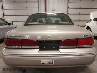 1995 Ford Crown Victoria LX with VIN 2FALP74W0SX195270, listed as a IAAI auction lot 41840082 with 139,967 mi miles. Bid and sale history available at carsss.com. Image 17.