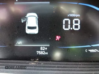 2024 Hyundai Venue SEL z VIN KMHRC8A39RU298832, wystawiony jako IAAI lot #42419329 z przebiegiem 7 582 mil mil oraz . Historia ofert i sprzedaży dostępna na DreamBid. Obrazek 7.