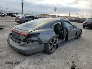 2023 Audi e-tron GT Premium Plus z VIN WAUCJBFW4P7005802, wystawiony jako Copart lot #84640904 z przebiegiem Nie podano mil oraz Szkoda całkowita • Salvage title. Historia ofert i sprzedaży dostępna na DreamBid. Obrazek 3.