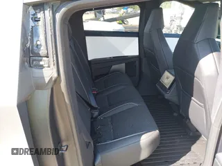 2024 Tesla Cybertruck Cyberbeast z VIN 7G2CEHEEXRA038555, wystawiony jako IAAI lot #42047963 z przebiegiem 14 mil mil oraz . Historia ofert i sprzedaży dostępna na DreamBid. Obrazek 8.