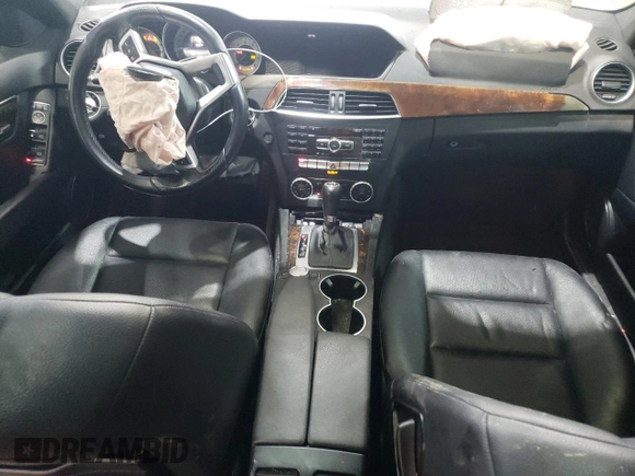 2014 Mercedes-Benz C 250 Sport z VIN WDDGF4HB1EA938087, wystawiony jako Copart lot #51686845 z przebiegiem 92 879 mil mil oraz Szkoda całkowita • Salvage title. Historia ofert i sprzedaży dostępna na DreamBid. Obrazek 8.
