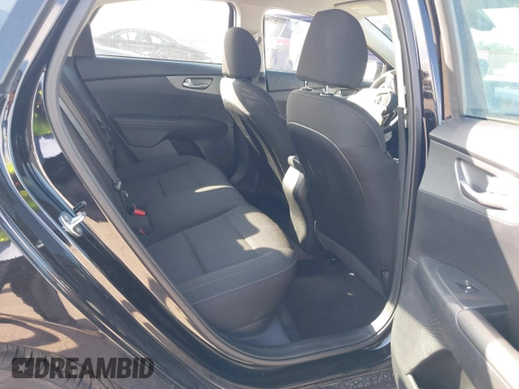 2021 Kia Forte FE z VIN 3KPF24AD6ME390032, wystawiony jako IAAI lot #41467915 z przebiegiem 43 654 mil mil oraz . Historia ofert i sprzedaży dostępna na DreamBid. Obrazek 8.