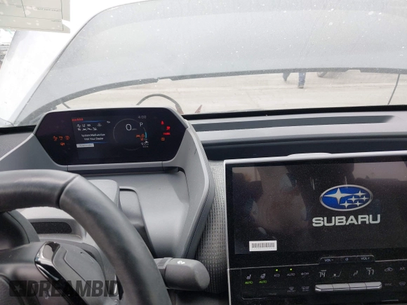 2024 Subaru Solterra Premium z VIN JTMABABA2RA056054, wystawiony jako IAAI lot #42018399 z przebiegiem 6 220 mil mil oraz . Historia ofert i sprzedaży dostępna na DreamBid. Obrazek 18.