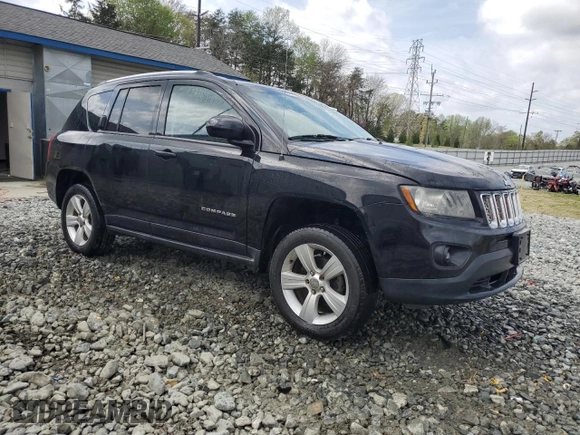 2014 Jeep Compass Latitude with VIN 1C4NJDEB6ED623613, listed as a Copart auction lot 52078795 with 186,156 mi miles and Clean Title. Bid and sale history available at carsss.com. Image 4.
